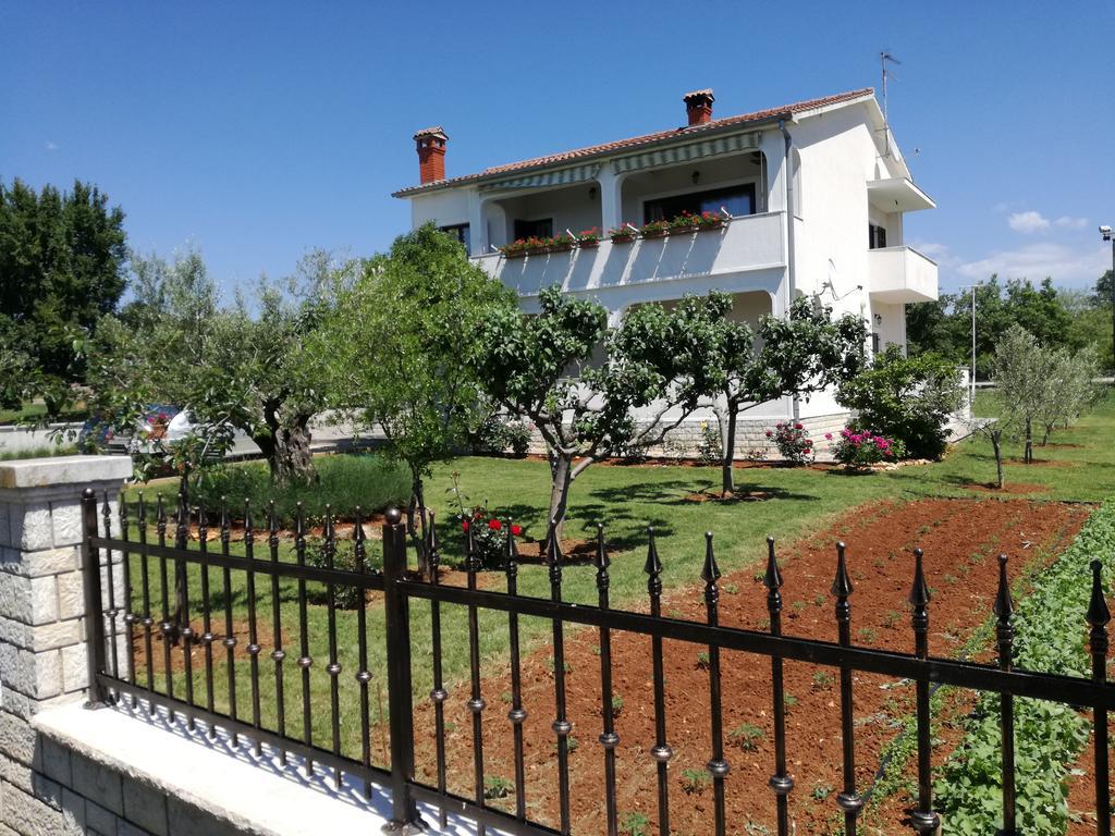 Apartment Vesna Veleniki Exterior photo